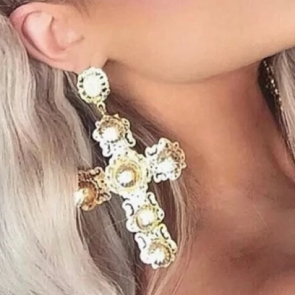 ✨GOLDEN CROSS✨GORGEOUS UNIQUE STUD EARRINGS✨NEW - Picture 2 of 10